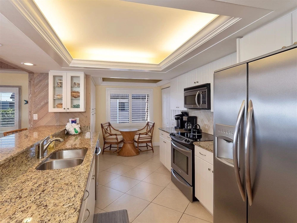 Shorewood Condos by Dream Vacation Rentals