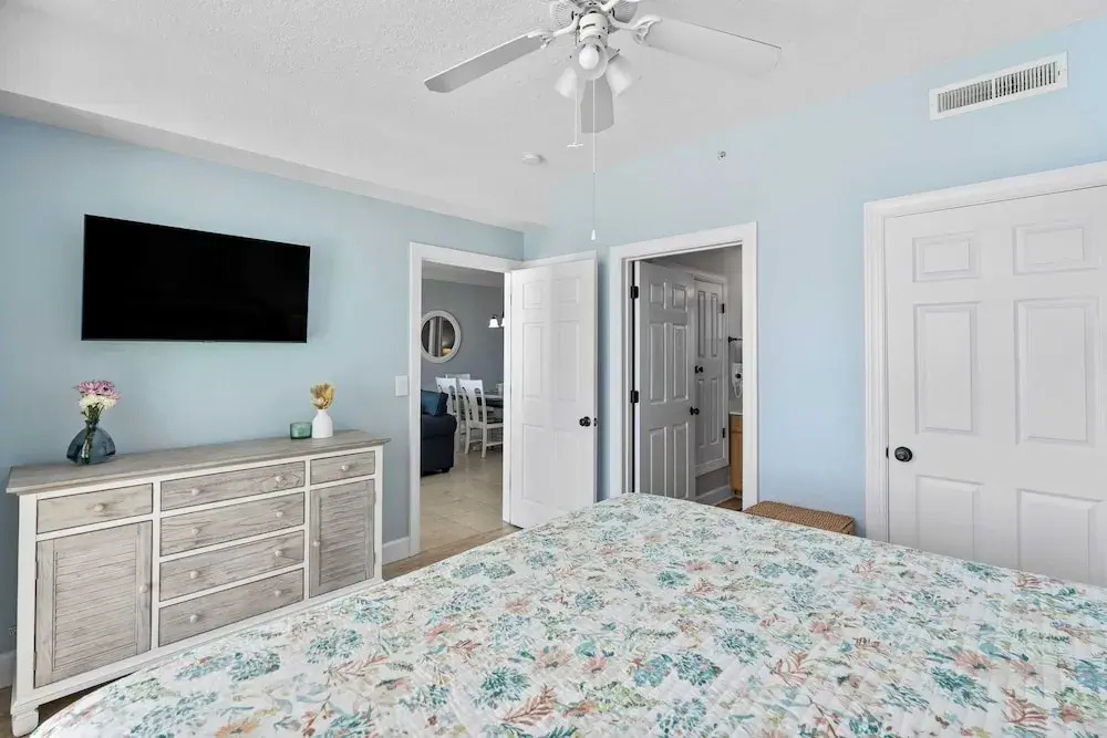 Beachfront Condo w/ Ocean Views + Pool Access + Beach Gear Emerald Isle 808 by Avantstay