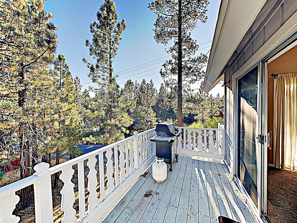 Eagles Nest: Large House Near Lake & Ski Resorts 3 Bedroom Home