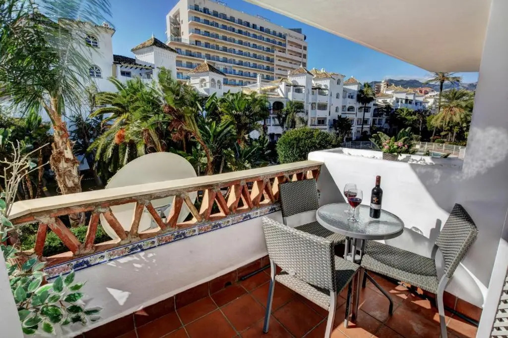 TIMON II, Luxury 3 bedroom Beachside Apartment