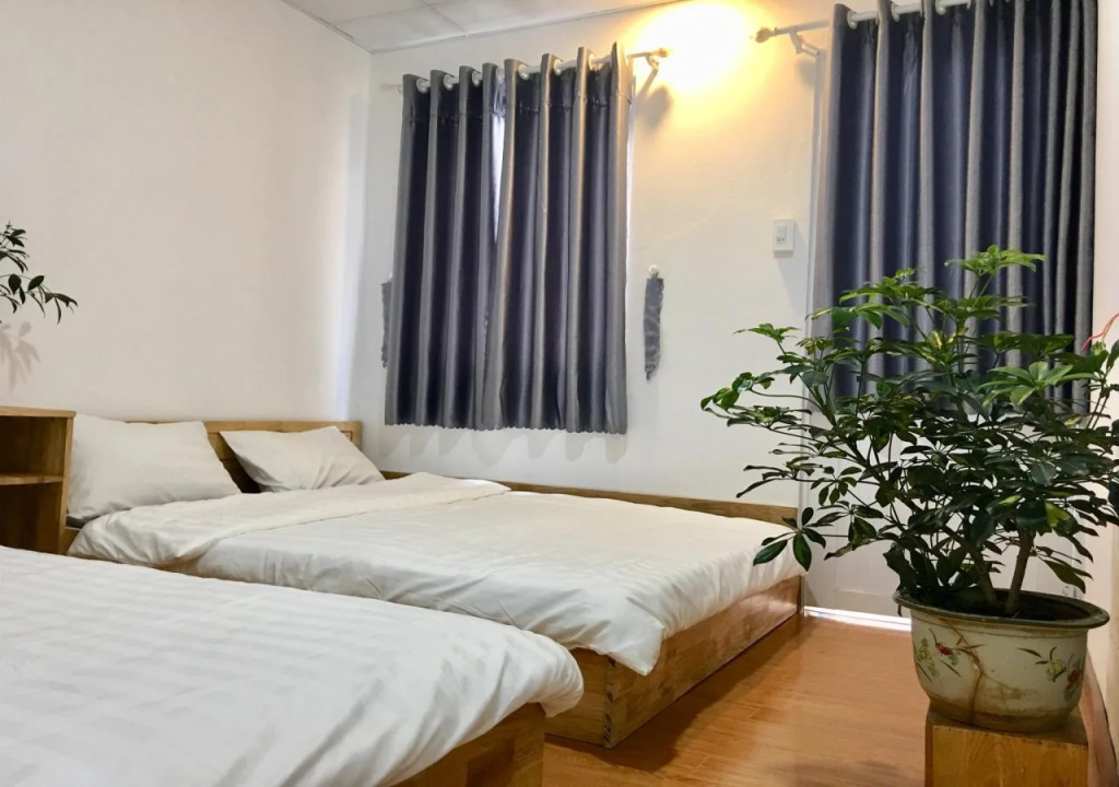 Len’s hostel