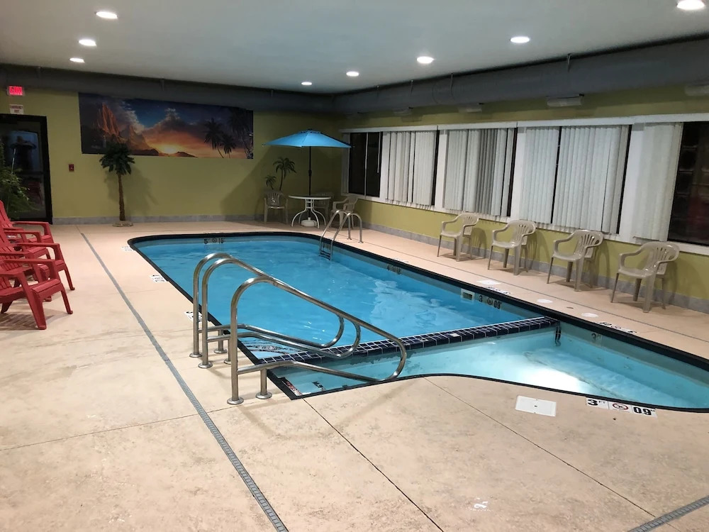 Days Inn And Suites Youngstown / Girard Ohio