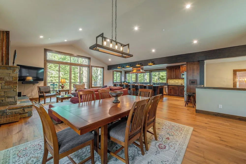 4BR Home w/ 2 Decks, Near Lake & Ski Resorts