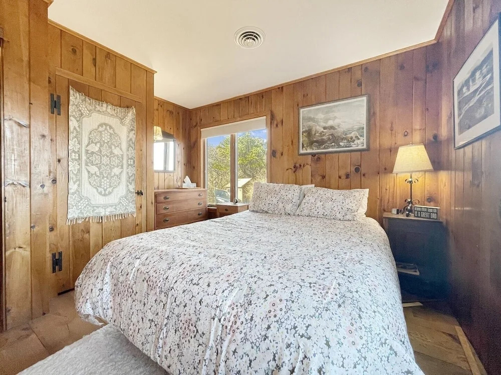 Ragged Rocks - Warm And Inviting Cottage With Uninterrupted Ocean Views 2 Bedroom Home by RedAwning
