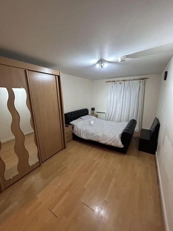 Spacious 1-bed Apartment in London sea View