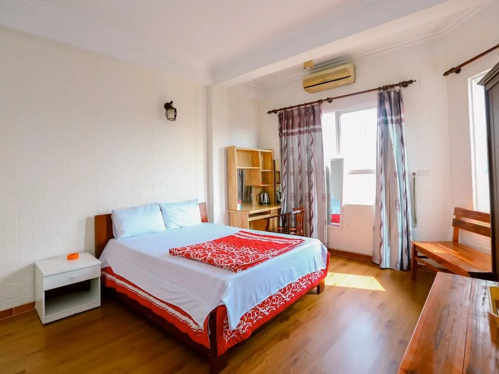 OYO 575 Van Xuan Hotel
