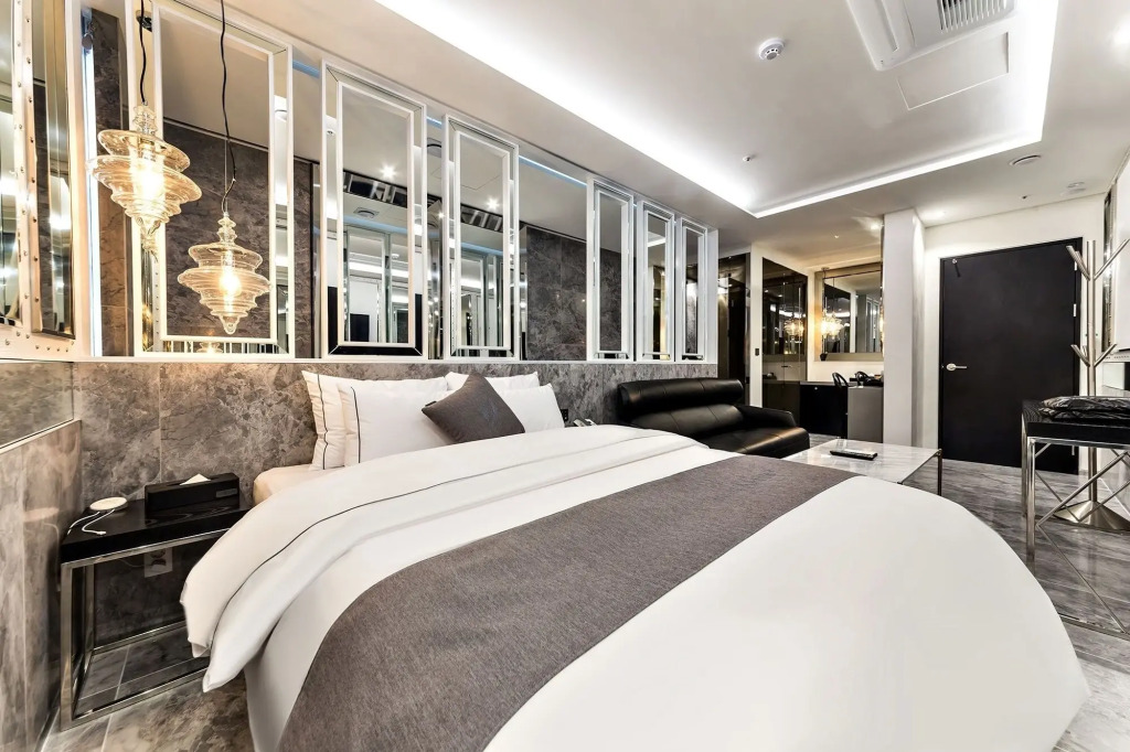 Astro Hotel