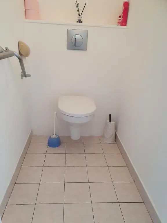 2 piece 53m2 avec terrasse 15M2 à 150metres de la plagede Juan les pins