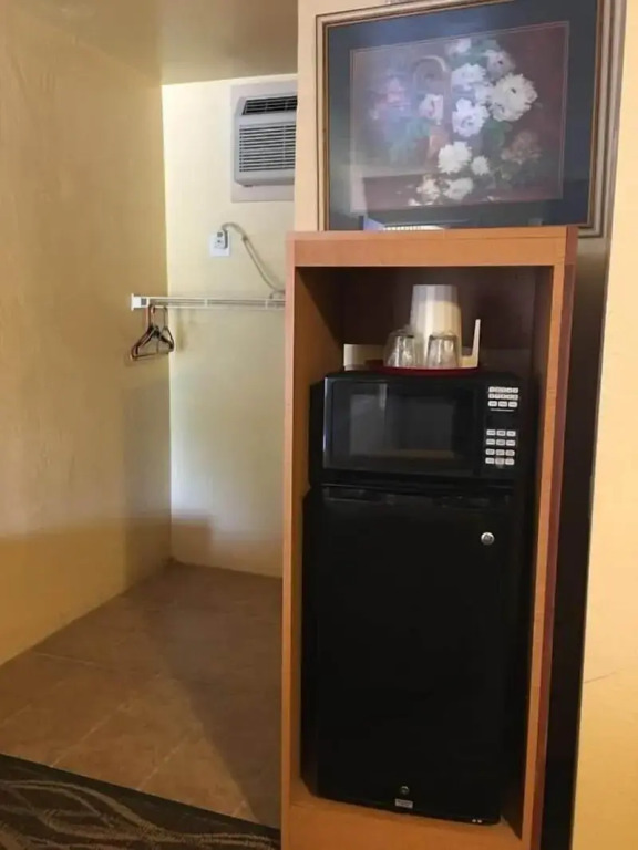 Sky Ranch Inn
