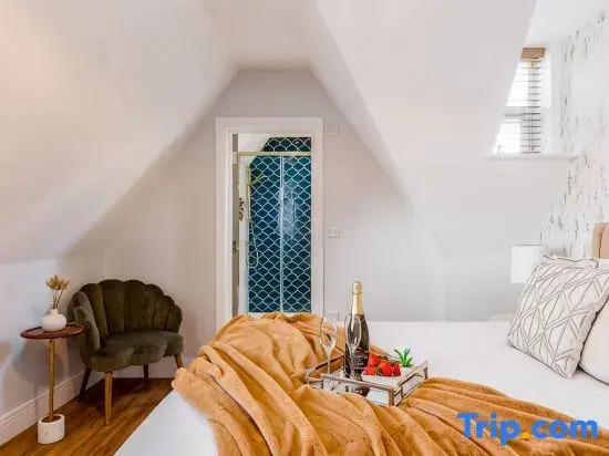 Wholesome Family 3-Bed, 2-Bath Apt; Free Gym & PKG