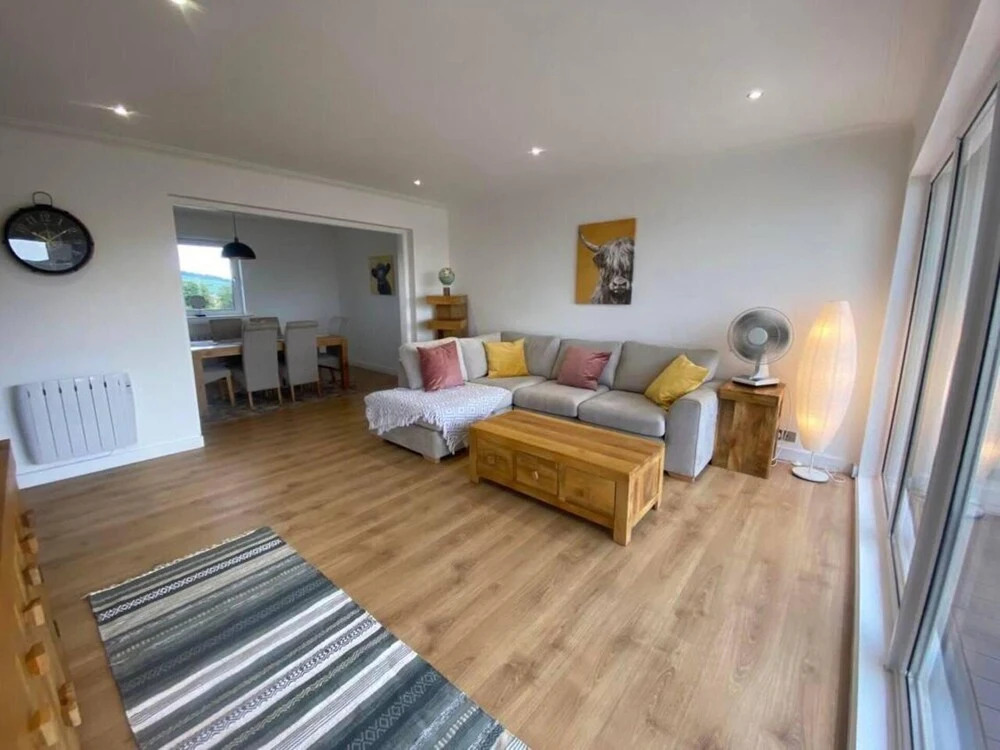 Stunning 3-bed Apartment in Largs