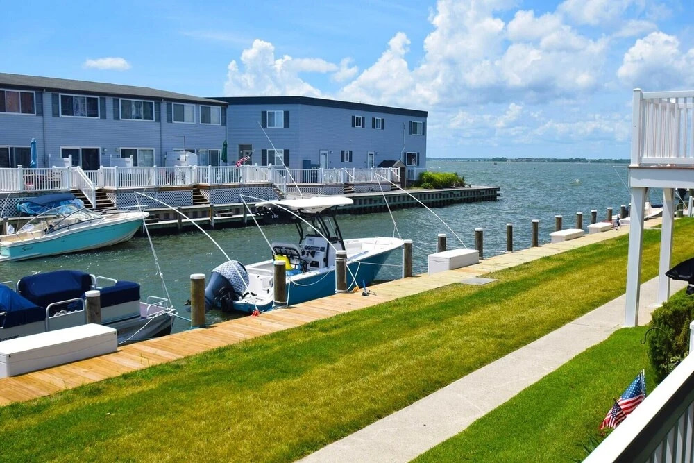 Bridgepoint Ii 5d 2 Bedroom Condo by RedAwning