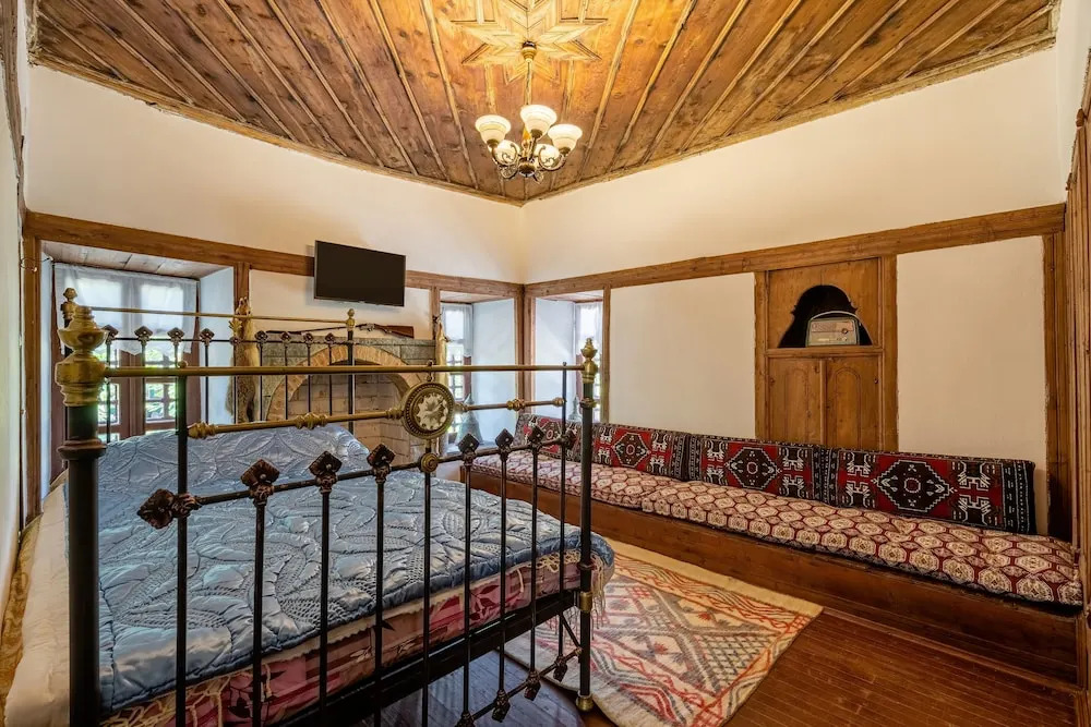 Yoruk Ali Konagi ve Yayla Evleri