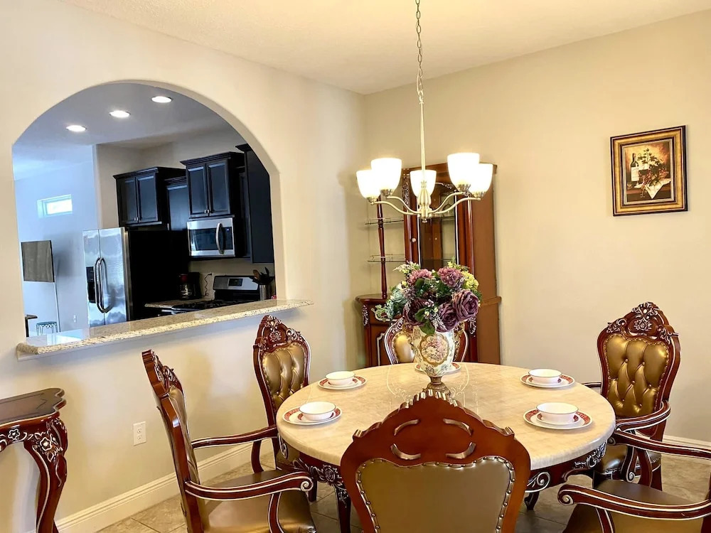 Solterra Resort!! Spacious House With Game Room, Private Pool and Movie Room!!