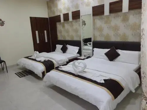 Hotel Prakshi Palace