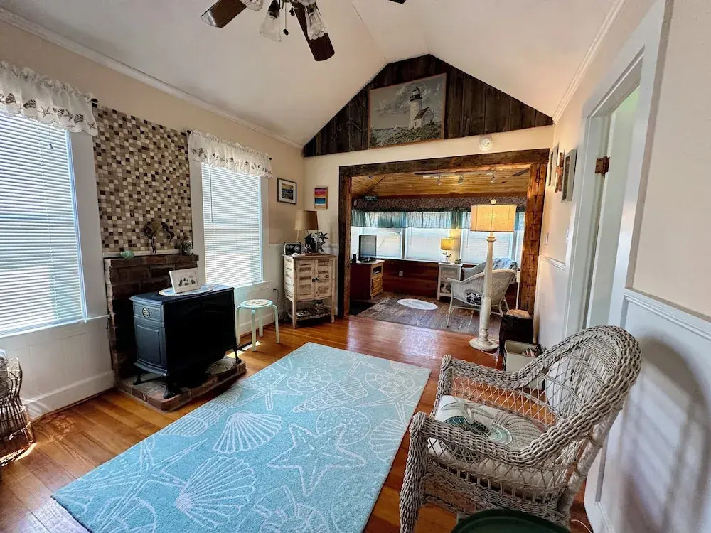 7 Beachside inn