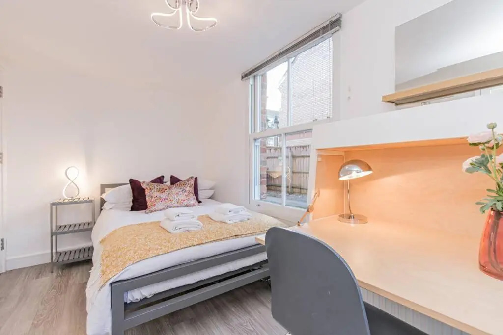 Oxford City Centre apartment with parking!