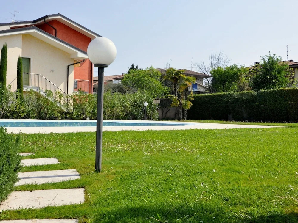 Beautiful Holiday Home In Cola With Swimming pool