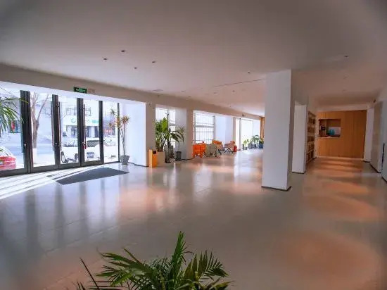 Yuerong Hotel (Liaoyang Liaohua Tesco)