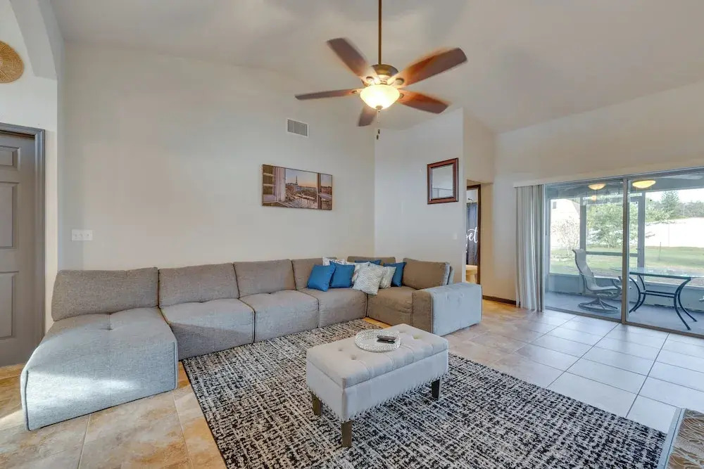 Family Home w/ Screened Porch in Davenport