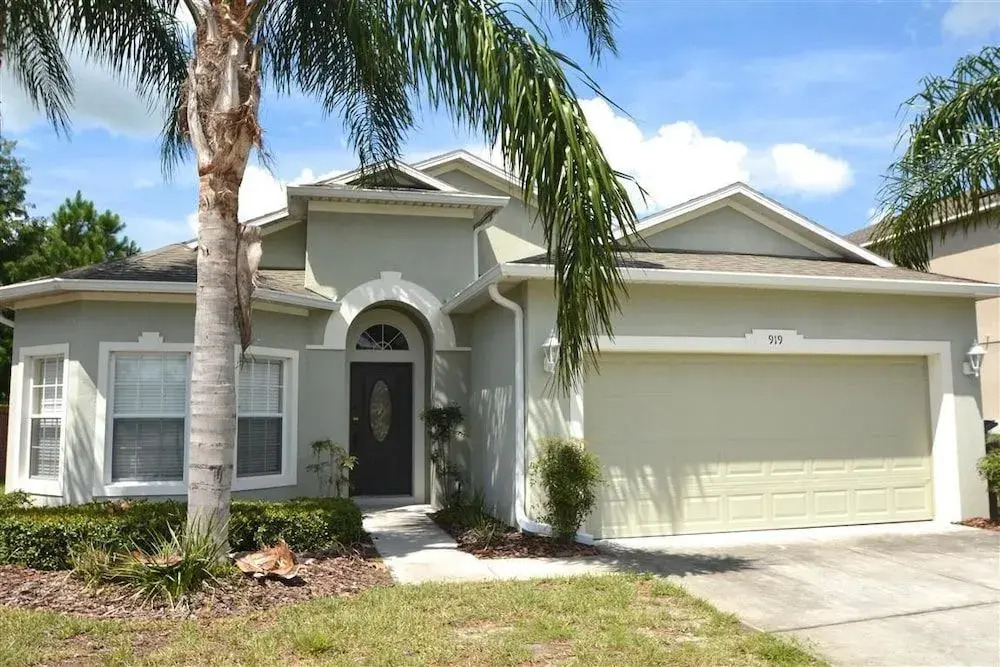 919DP Dorset Manor 4 Br home by RedAwning