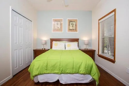 Four Bedroom w/ Pool Close to Disney 8570