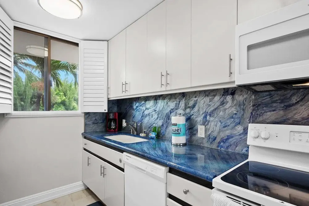 Kanai a Nalu 314 - Modern, Renovated, Oceanfront Condo, Breathtaking Views, AC!