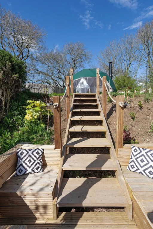 Romantic Lakeview Dome