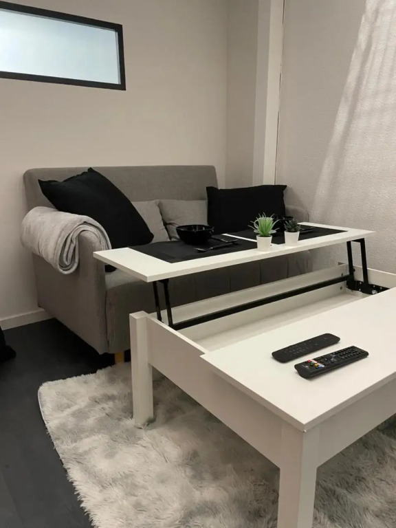 Studio rénové, terrasse privative, 300m du Capitole