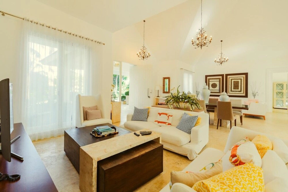 8 BDR Villa Walking Distance From Private Beach With Service Staff