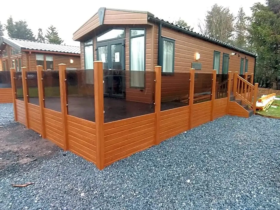12 Burnside Lodge