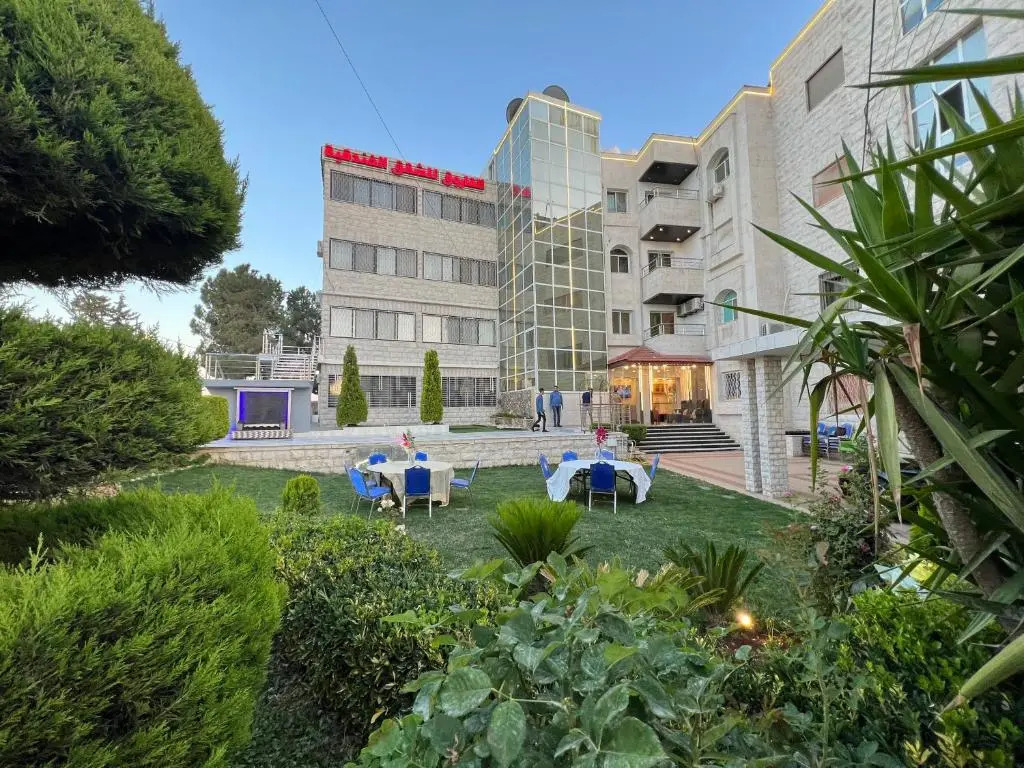 Al-Farouq Suites