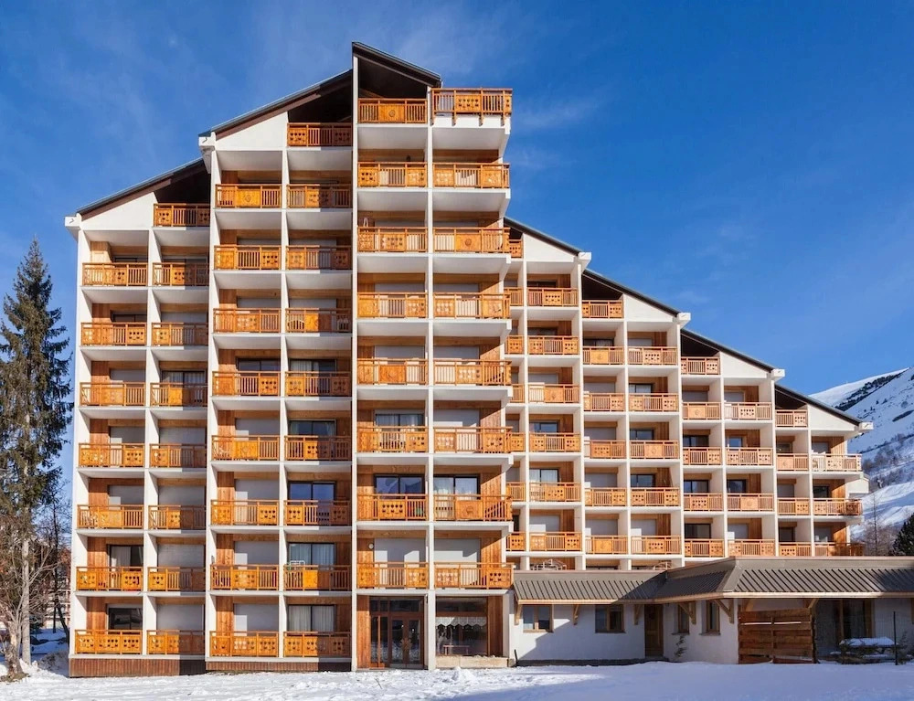 Snowfront Stay for Four Guests
