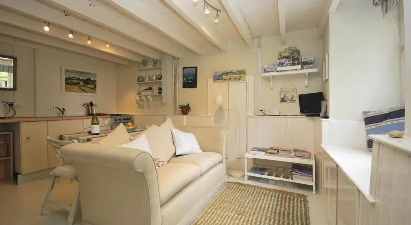 4 Bed in Newlyn oc-abcorc