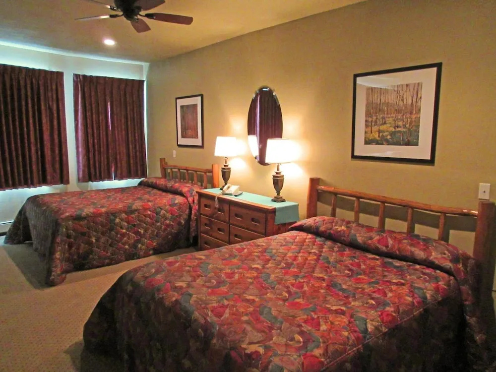 Soda Butte Lodge