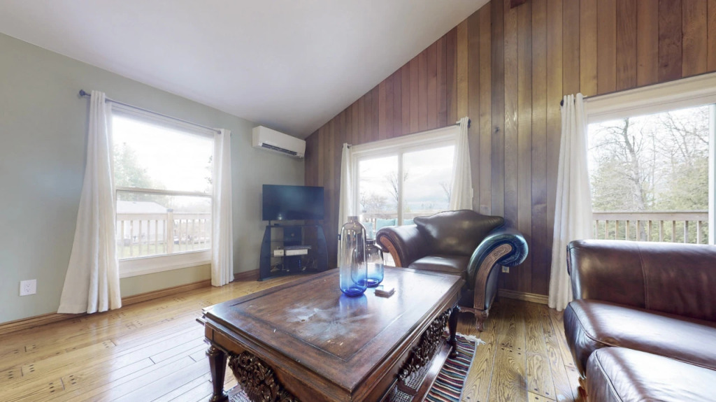 Waterfront Cottage w/ Heating + Kitchen
