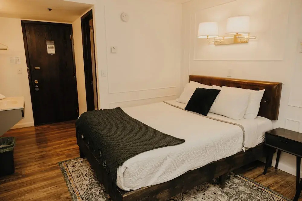 The Brooks Hotel Restaurant and Lounge