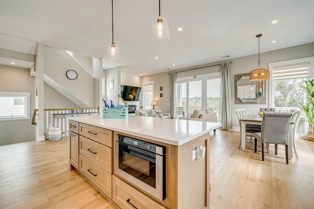 Carolina Beach Luxury Retreat: Intracoastal Views