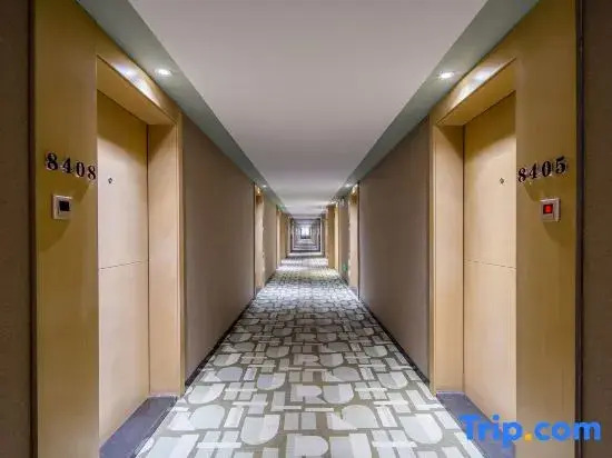 Unitour Hotel (Nanning Railway Station Thirty-Three Middle Subway Station)