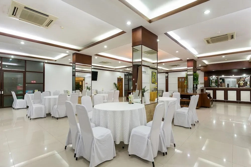 OYO 226 Tao Dan Hotel