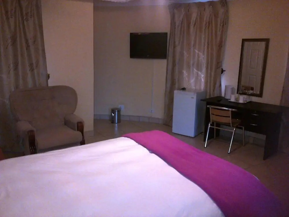 Molengoane Lodge