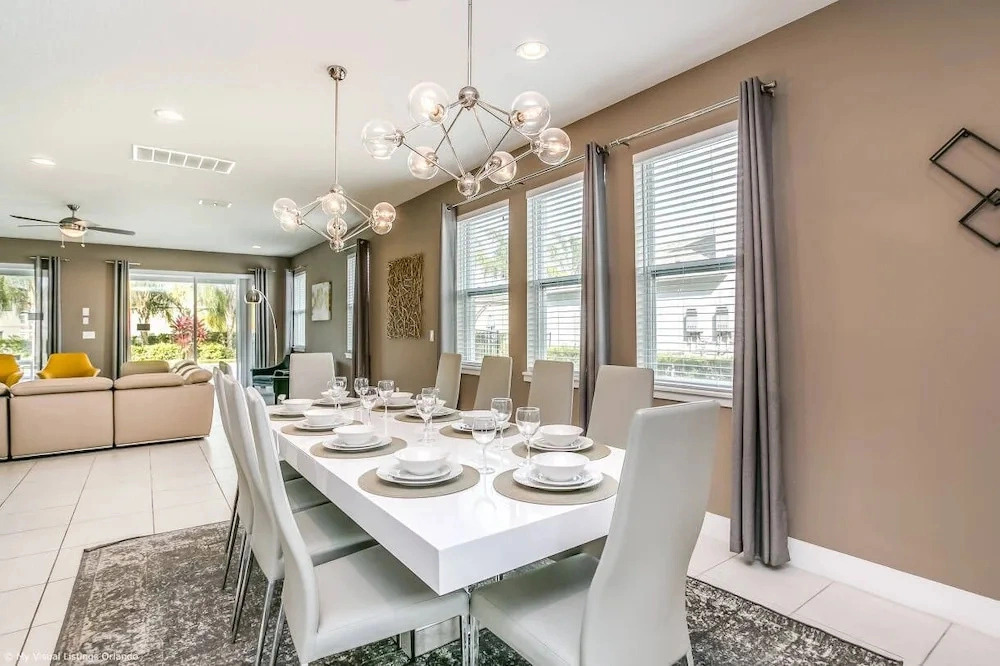 Stylish Family Home Private Pool/spa 10min to Theme Park Sleeps 22 En101