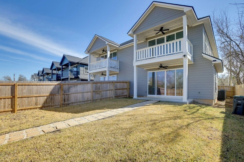 Walk to Restaurants: Modern Escape Near Kyle Field