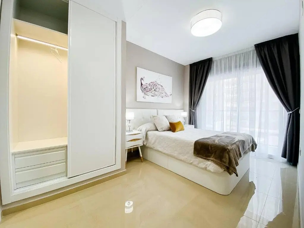 Crystal Modern apt. - 1st Beach Line