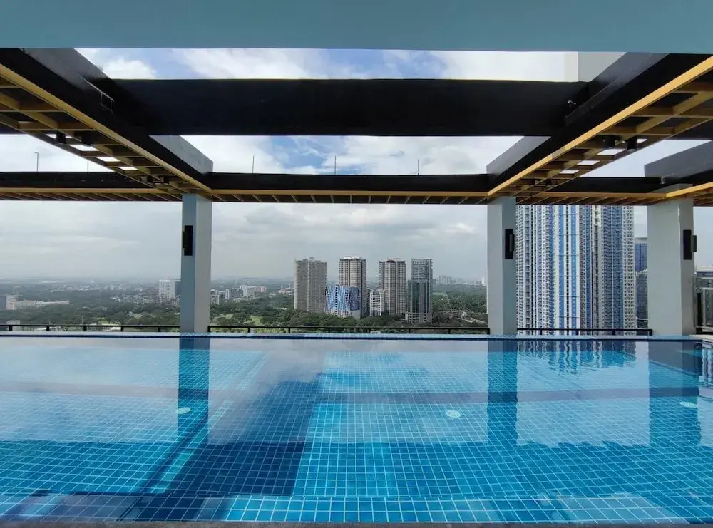 Capital O 804 The Residences at Bonifacio Civic Center