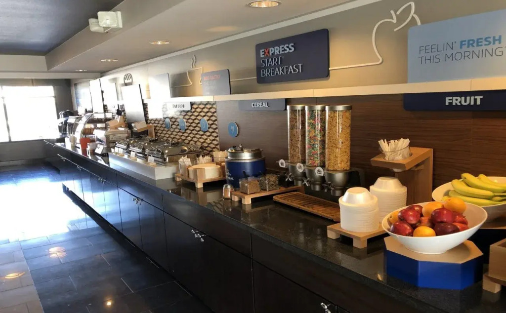 Holiday Inn Express & Suites Carlsbad Beach by IHG