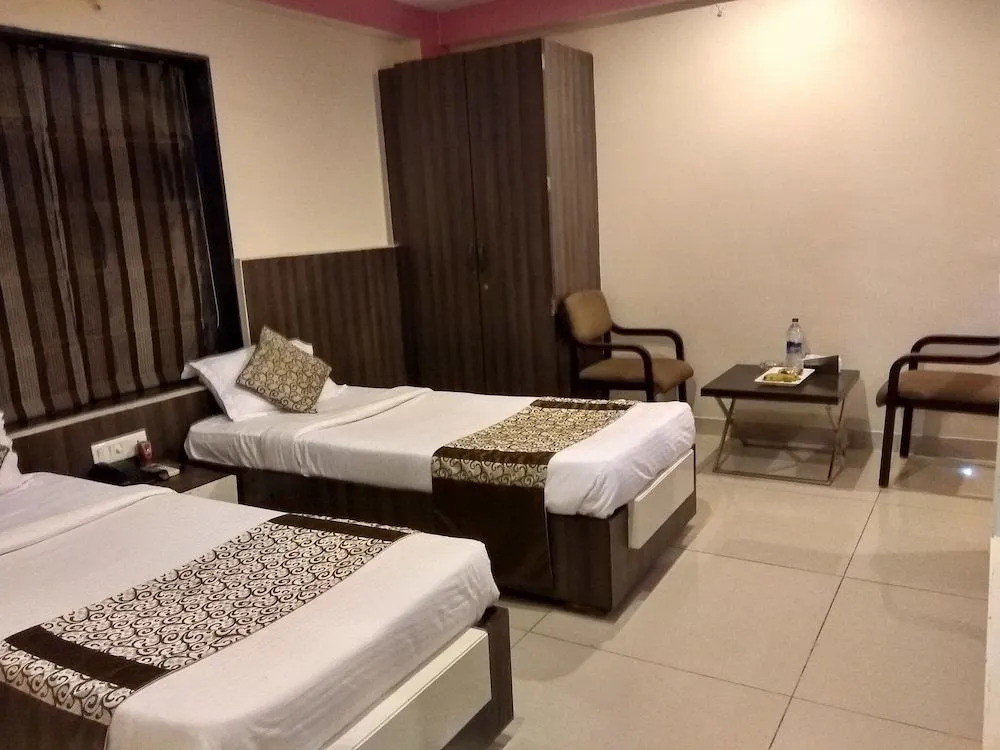 JK Rooms 121 Hotel Shaheen International