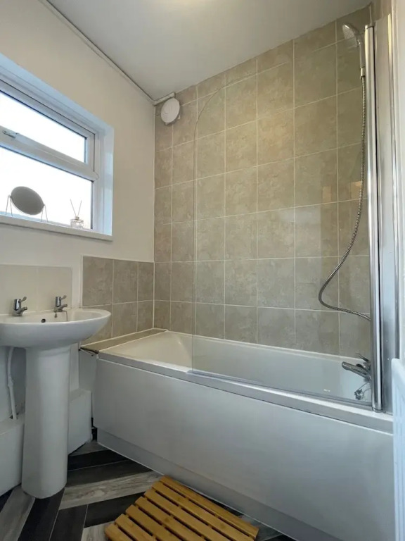 Lovely 2-bed Downstairs Apartment