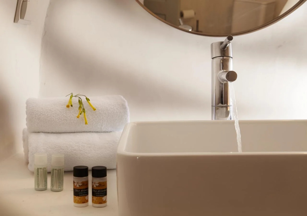 Liakada Oia Suites