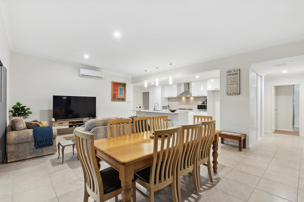 Spacious Family Home in Wannanup Mandurah